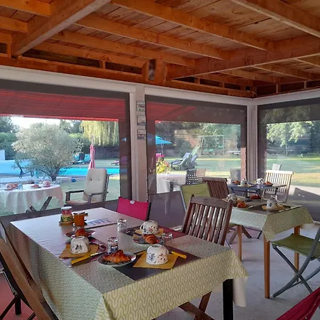 Couette Et Cafe Oda ve Kahvaltı 3*